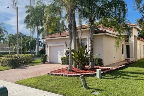 19245 NW 14th St, Pembroke Pines FL 33029