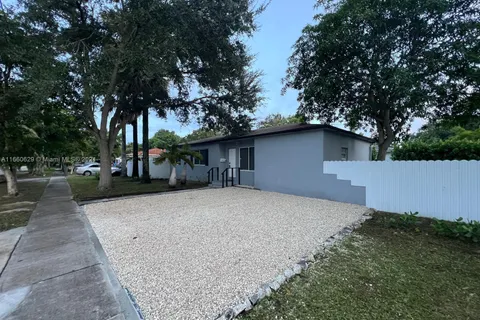 1000 NE 131st St, North Miami FL 33161