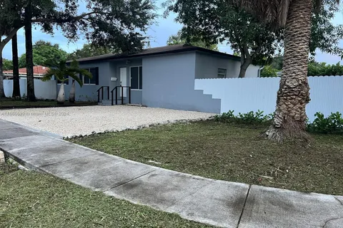 1000 NE 131st St, North Miami FL 33161