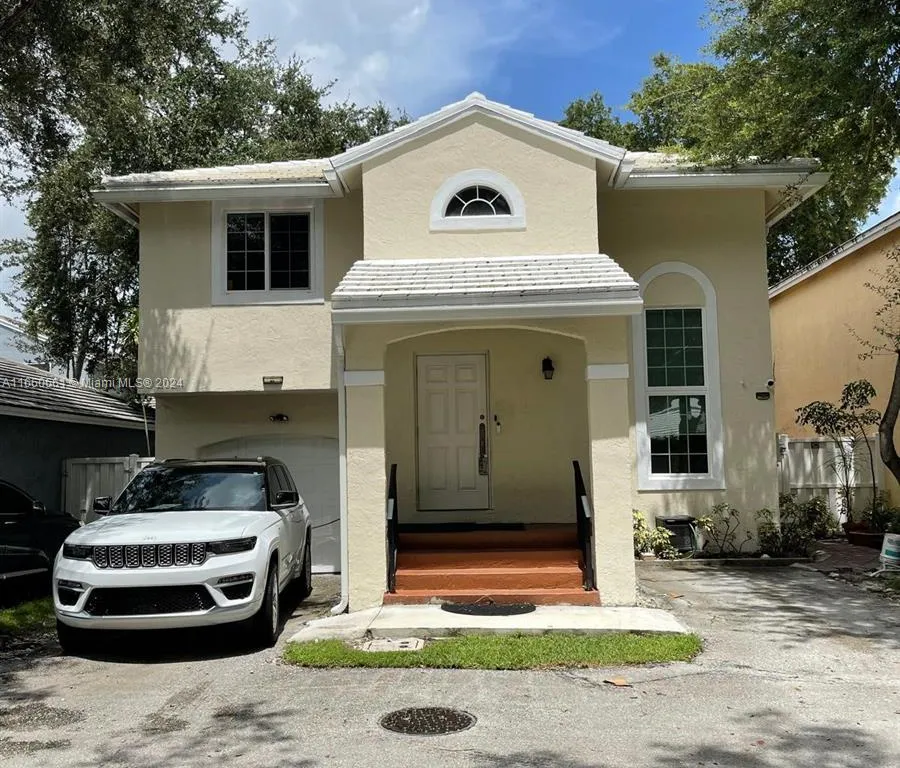 9837 NW 2nd Ct, Plantation FL 33324