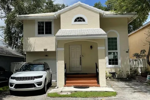 9837 NW 2nd Ct, Plantation FL 33324