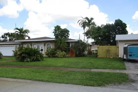 4541 NW 6th Ct, Plantation FL 33317