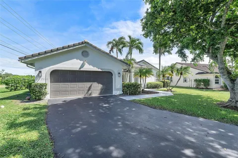 4647 NW 98th Ln, Coral Springs FL 33076