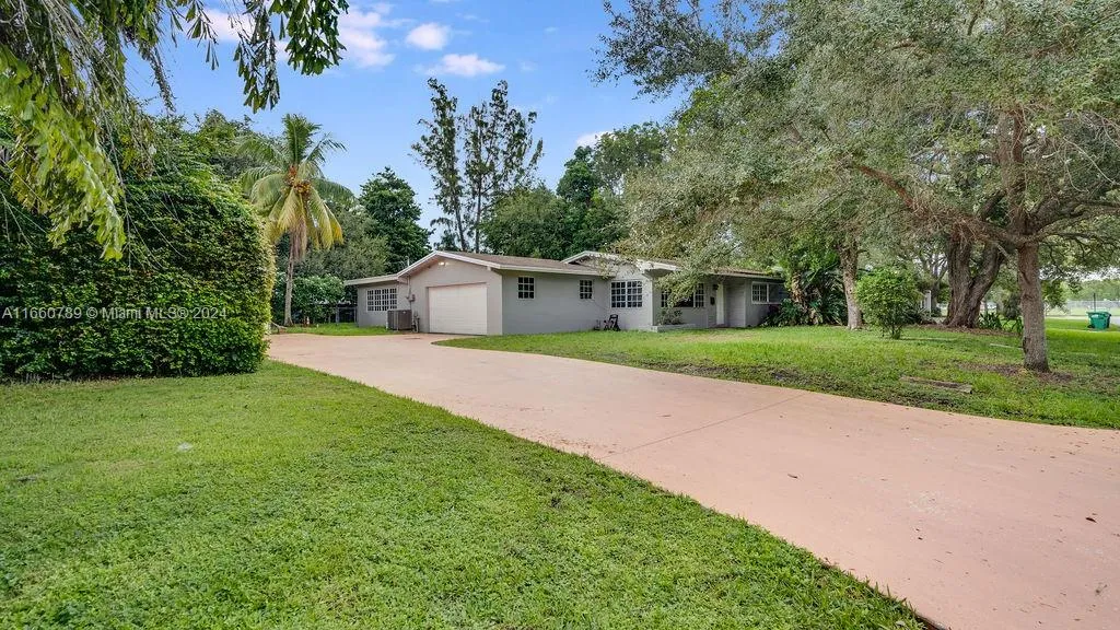 7425 SW 126th St, Pinecrest FL 33156