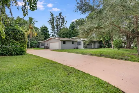 7425 SW 126th St, Pinecrest FL 33156