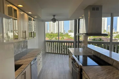 1000 W Island Blvd # 707, Aventura FL 33160