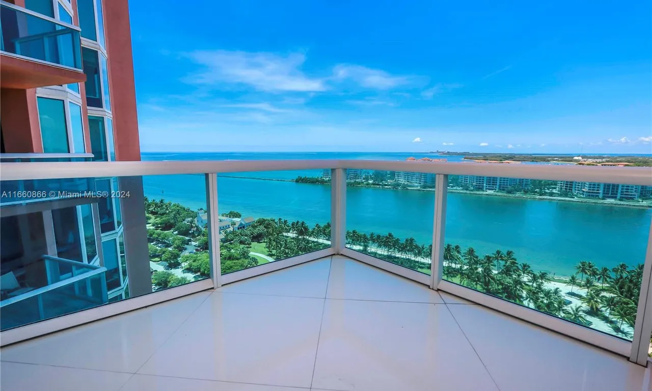 300 S Pointe Dr # 2104, Miami Beach FL 33139