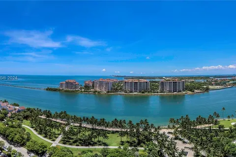 300 S Pointe Dr # 2104, Miami Beach FL 33139