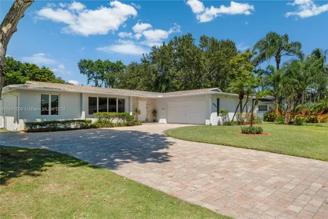 8335 SW 157th St, Palmetto Bay FL 33157