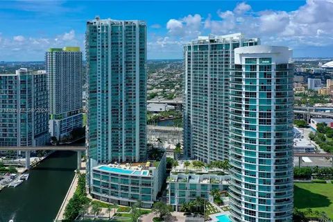 90 SW 3rd St # 1602, Miami FL 33130