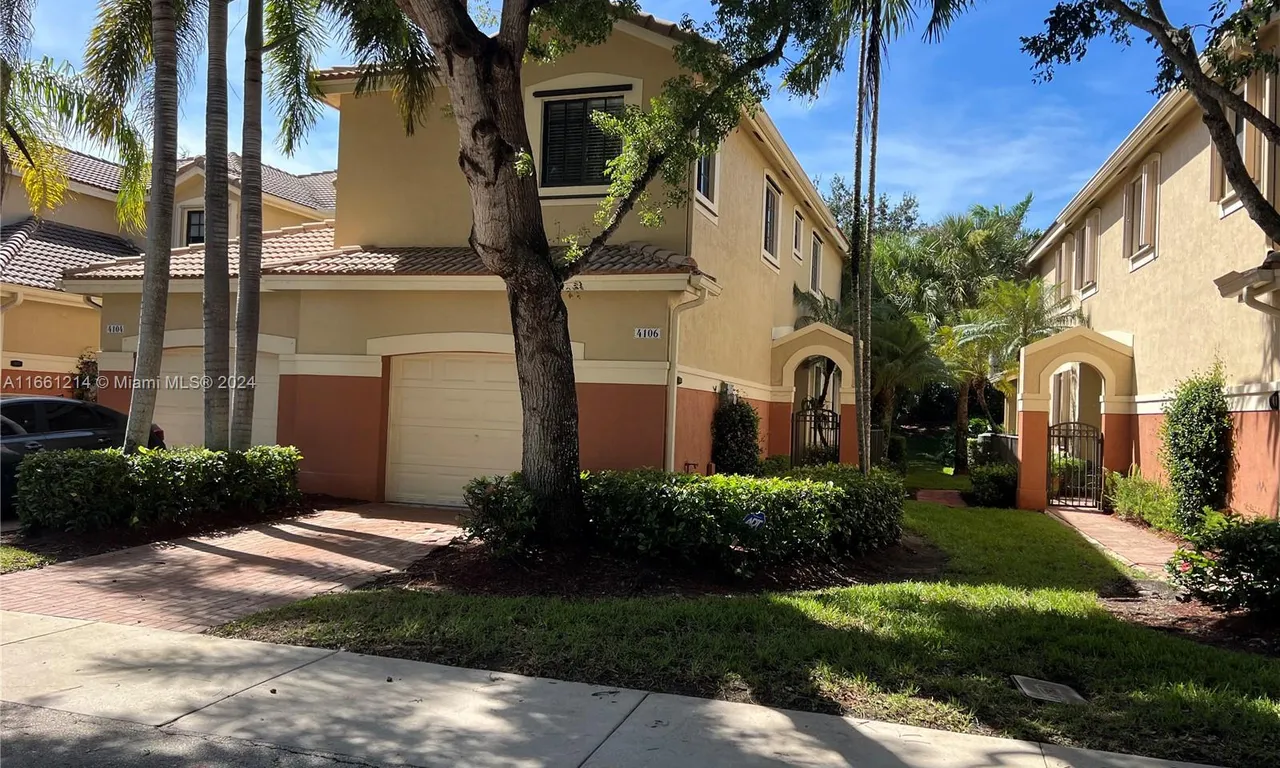 4106 Forest Dr, Weston FL 33332