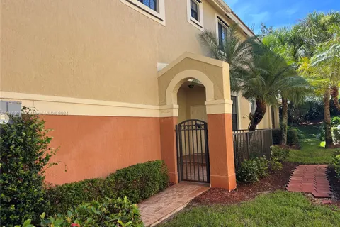 4106 Forest Dr, Weston FL 33332