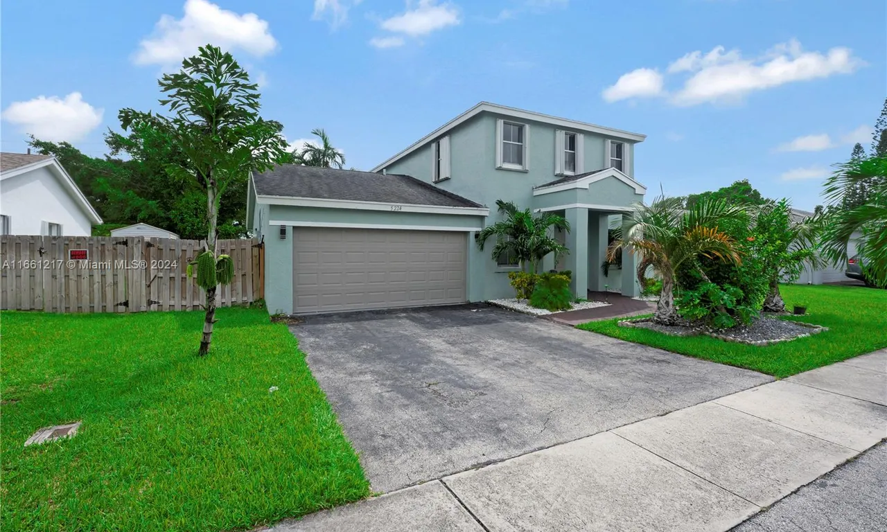 5224 NW 94th Ter, Sunrise FL 33351