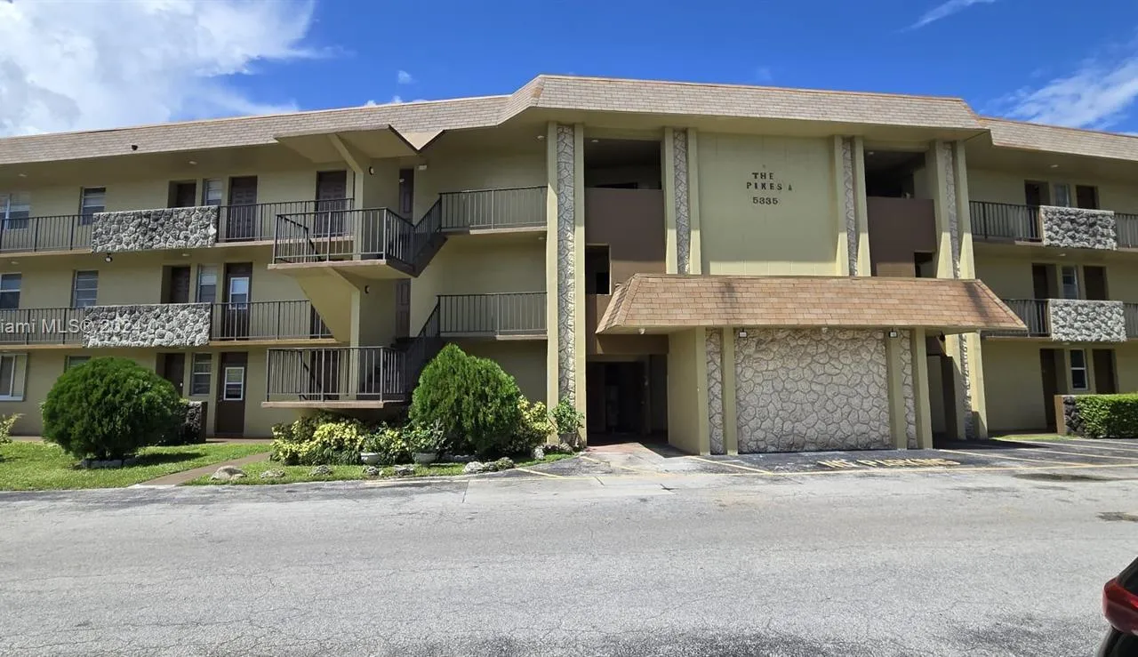 5335 NW 10th Ct # 105, Plantation FL 33313