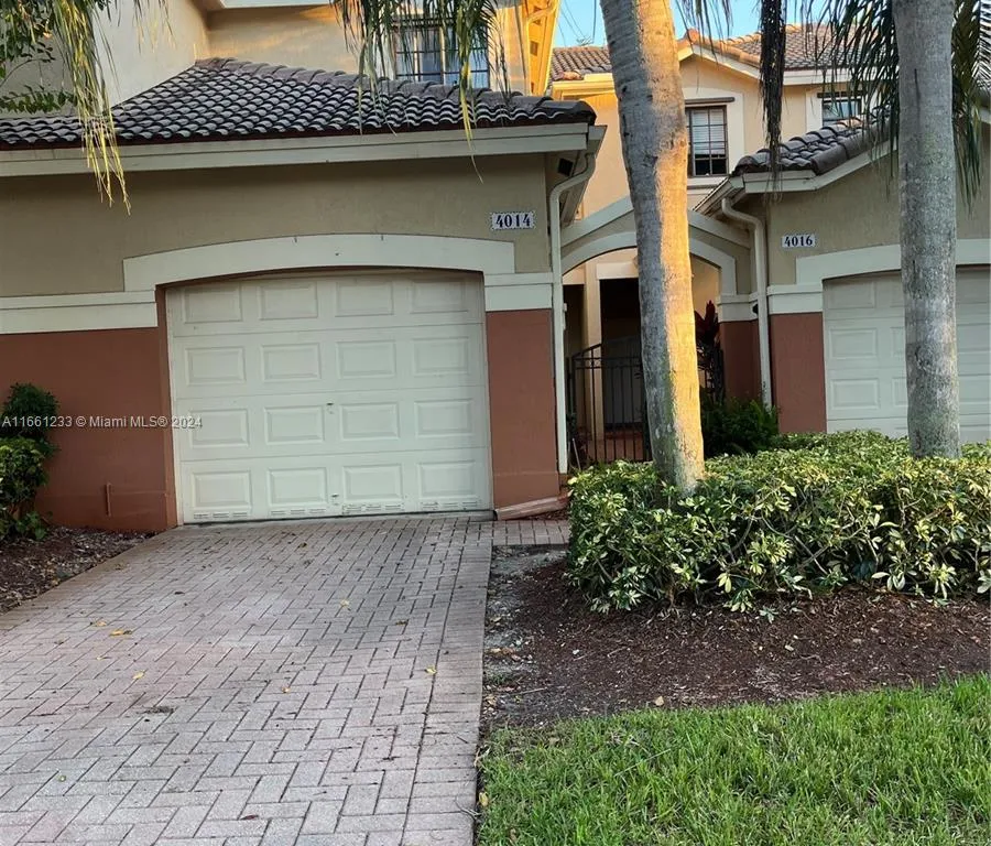 4014 Peppertree Dr, Weston FL 33332