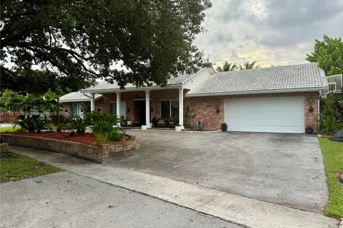 1961 SW 75th Ter, Plantation FL 33317