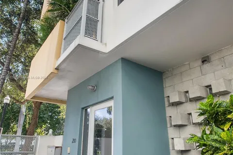 200 Washington Ave # 15, Miami Beach FL 33139