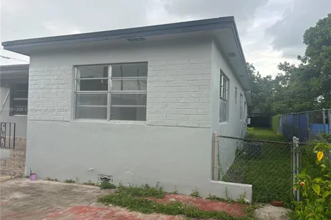 181 W 30th St, Hialeah FL 33012