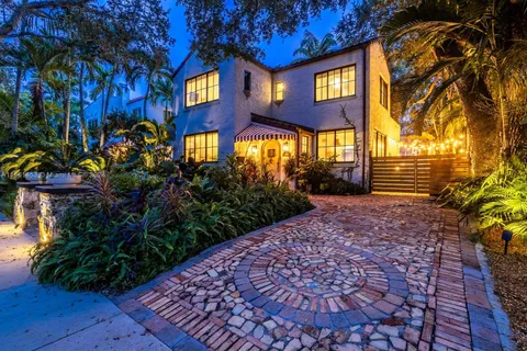 112 NE 88th St, El Portal FL 33138