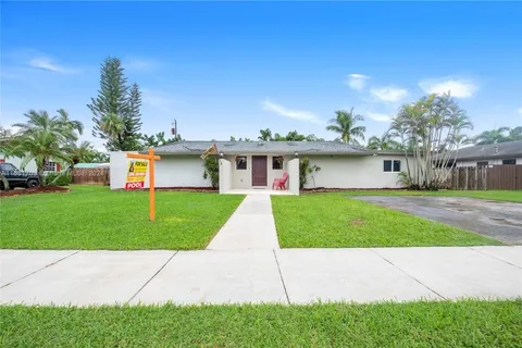 435 NW 18th St, Homestead FL 33030