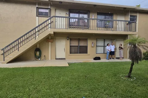 2655 W 67th Pl # 13, Hialeah FL 33016