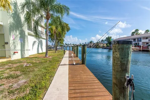 16570 NE 26th Ave DOCK 32, North Miami Beach FL 33160