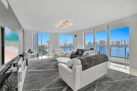 17111 Biscayne Blvd # 909, North Miami Beach FL 33160