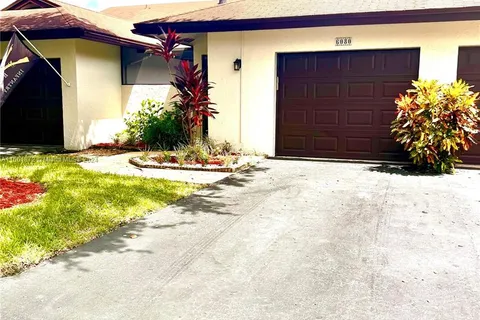 6080 NW 92nd Ave, Tamarac FL 33321