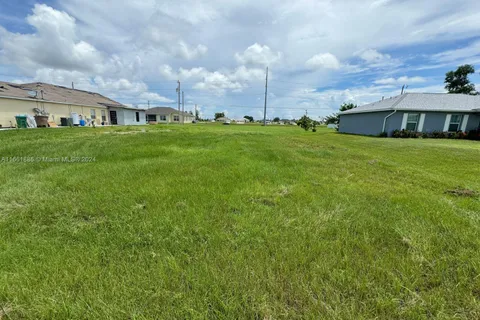 1907 NW Juanita Pl, Cape Coral FL 33993