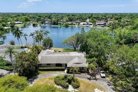 13700 SW 70th Ave, Palmetto Bay FL 33158