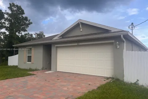 611 Woodcrest Dr, Lehigh Acres FL 33972