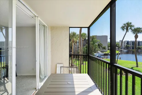 13 Royal Palm Way # 2010, Boca Raton FL 33432