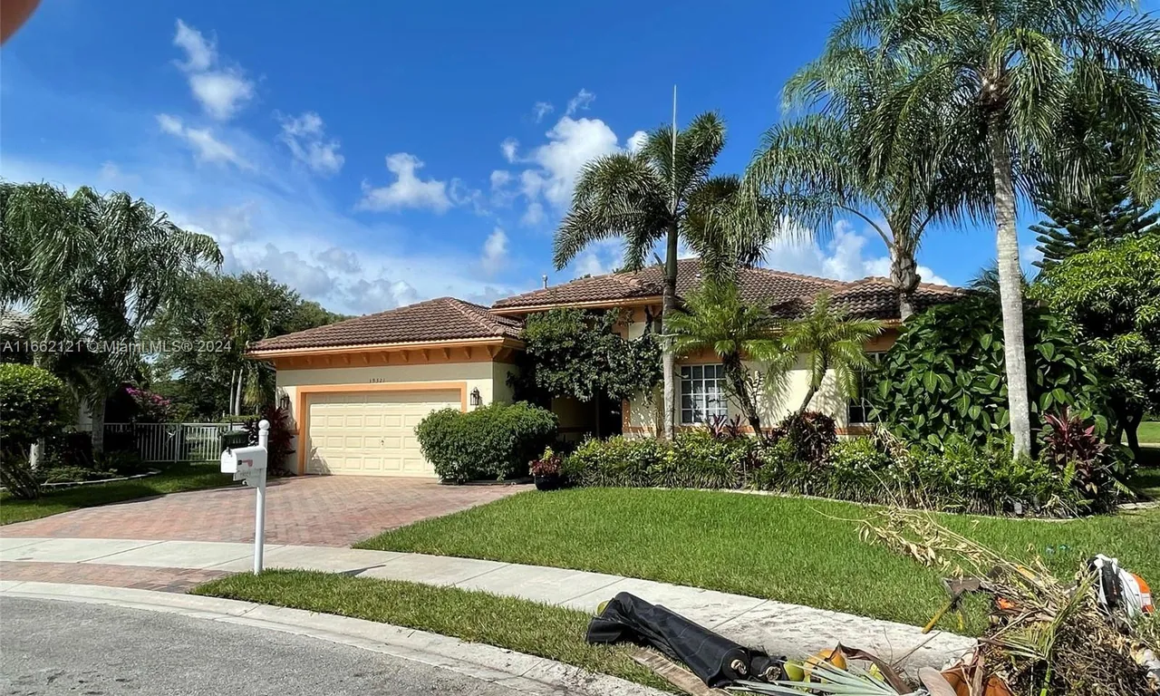 19321 SW 69th St, Pembroke Pines FL 33332