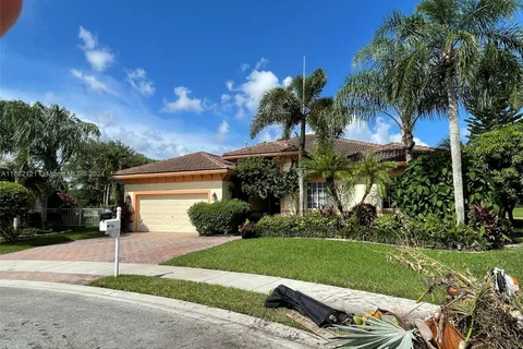 19321 SW 69th St, Pembroke Pines FL 33332