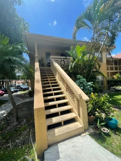 4767 Via Palm Lks # 209, West Palm Beach FL 33417