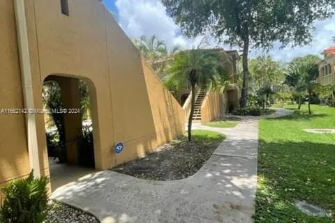 4767 Via Palm Lks # 209, West Palm Beach FL 33417