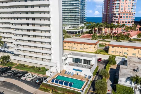 2200 NE 33rd Ave # 2J, Fort Lauderdale FL 33305