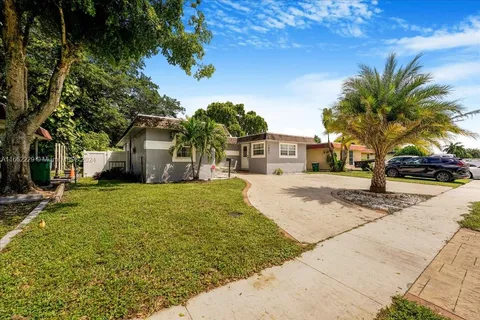 7802 NW 73rd Ter, Tamarac FL 33321