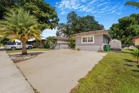 7802 NW 73rd Ter, Tamarac FL 33321