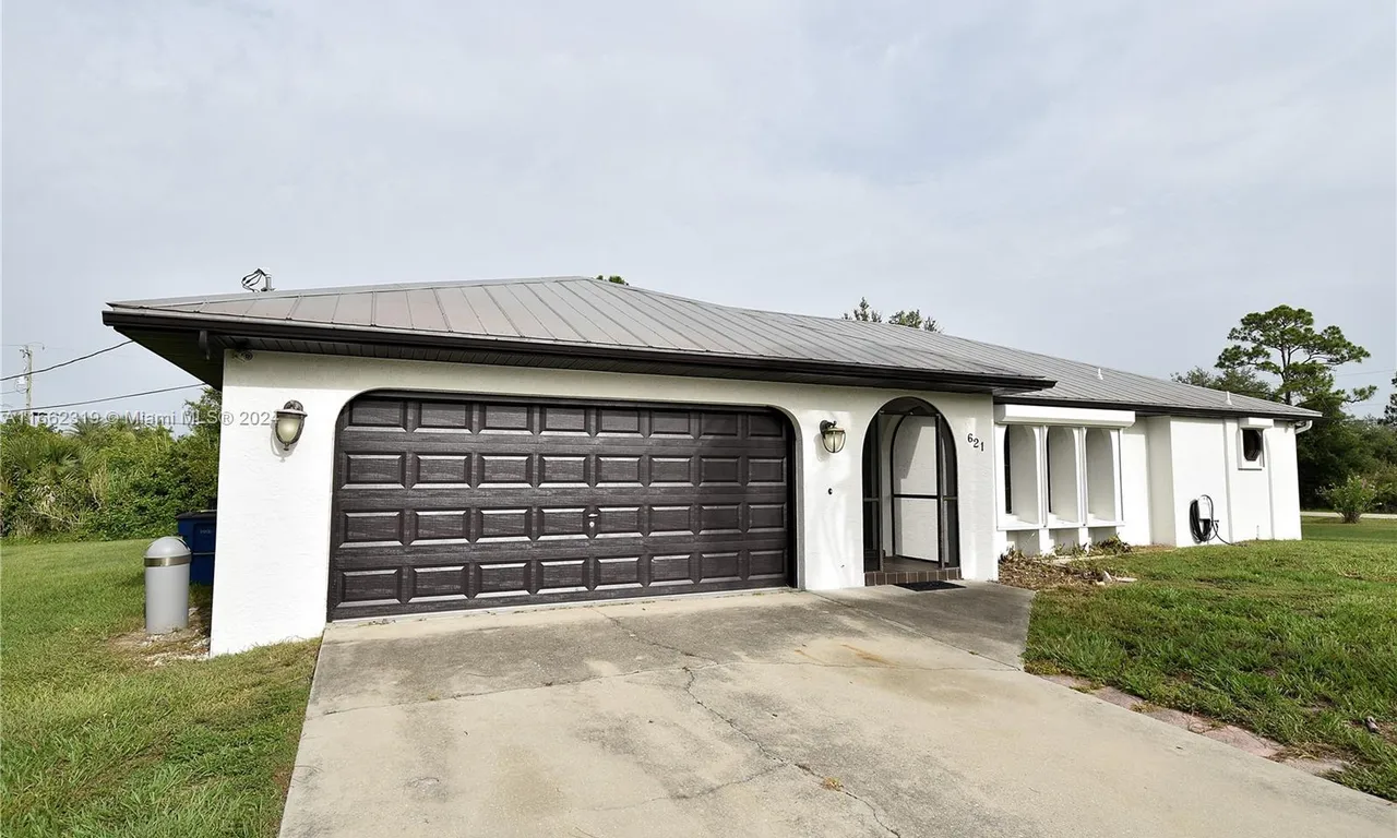 621 Lake Ave, Lehigh Acres FL 33972