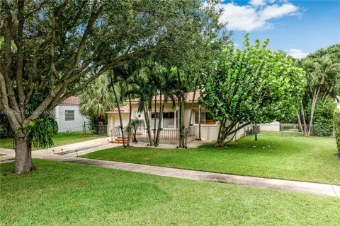 573 NE 102nd St, Miami Shores FL 33138