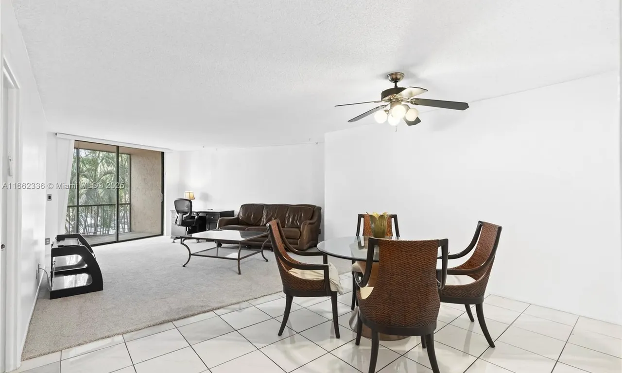 3800 N Hills Dr # 206, Hollywood FL 33021