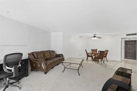 3800 N Hills Dr # 206, Hollywood FL 33021