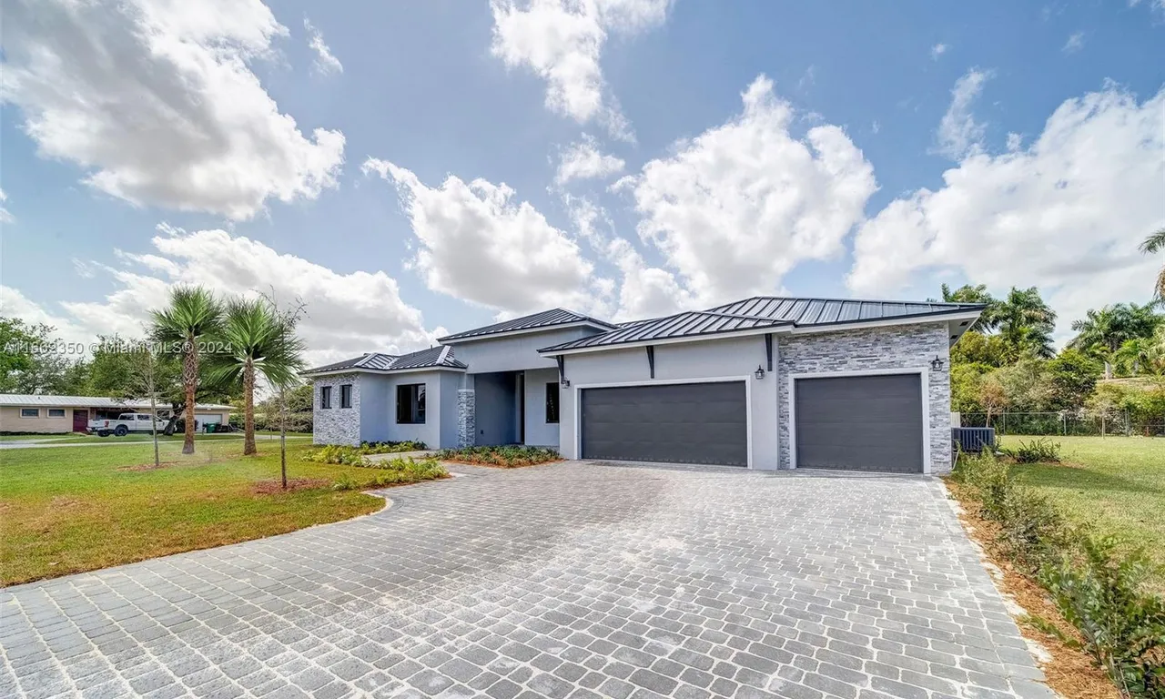 24440 SW 209th Pl, Homestead FL 33031