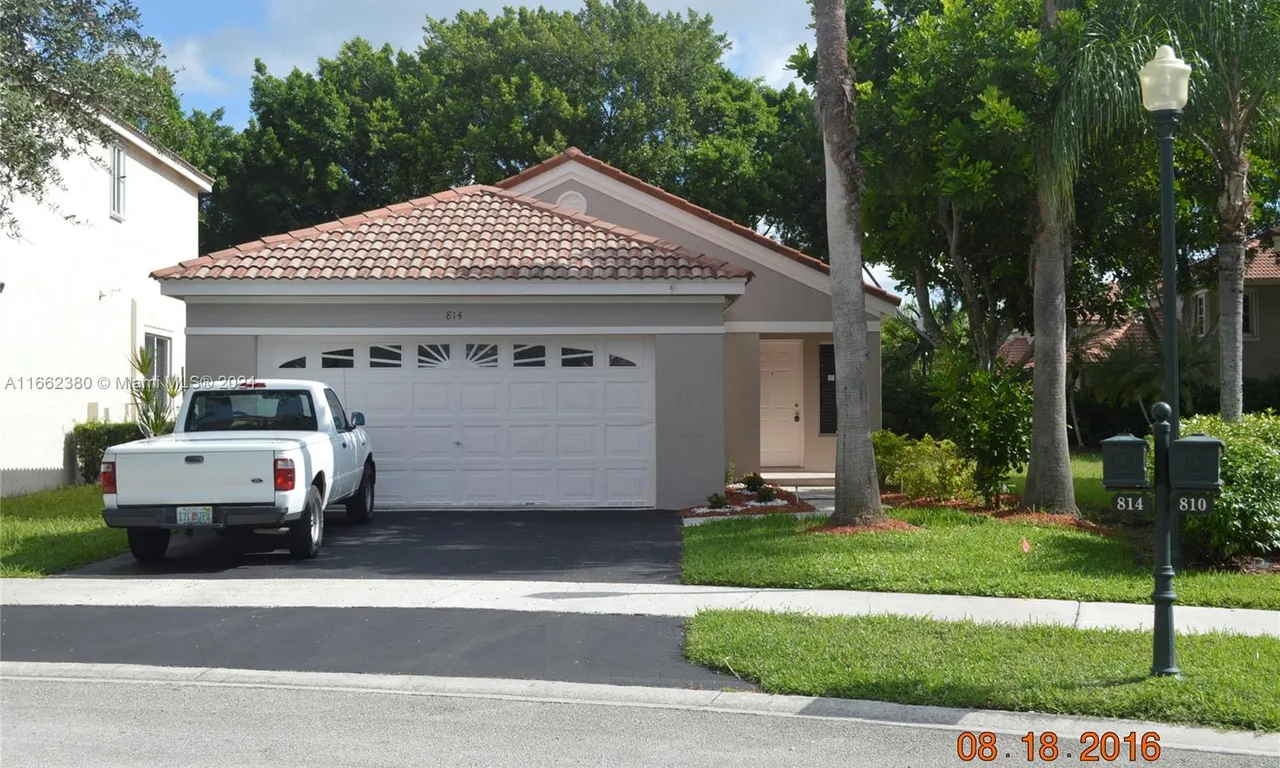 814 San Remo Dr, Weston FL 33326