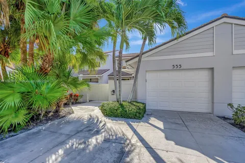 555 Prestwick Cir, Palm Beach Gardens FL 33418