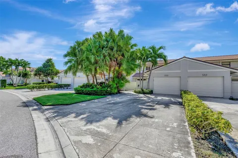 555 Prestwick Cir, Palm Beach Gardens FL 33418