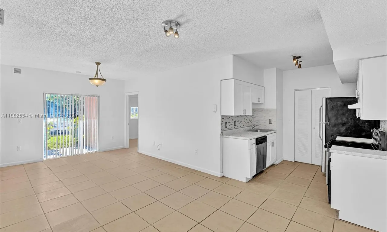 3221 Sabal Palm Mnr # 105, Davie FL 33024