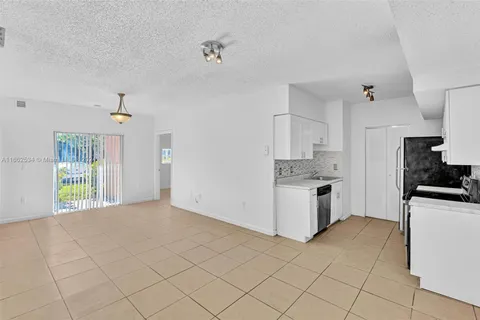 3221 Sabal Palm Mnr # 105, Davie FL 33024