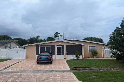 6641 Pershing St, Hollywood FL 33024